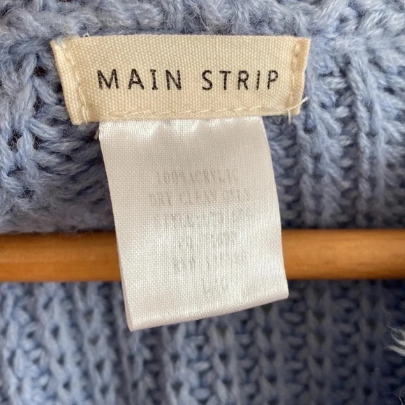 Main strip purple/blue distressed v-neck sweater size large - Picture 5 of 6